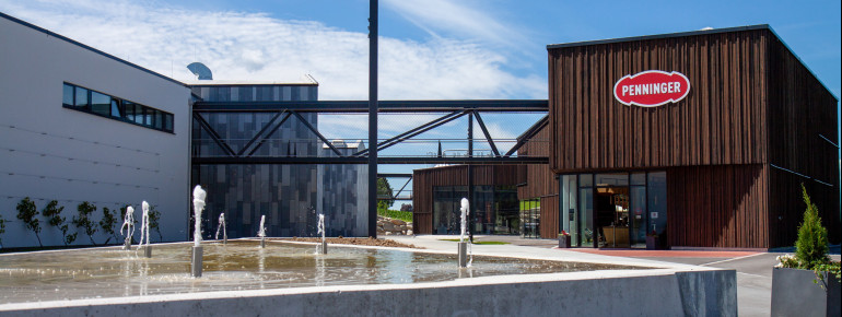 Der neue Penninger-Stammsitz liegt direkt am Ortseingang von Waldkirchen.