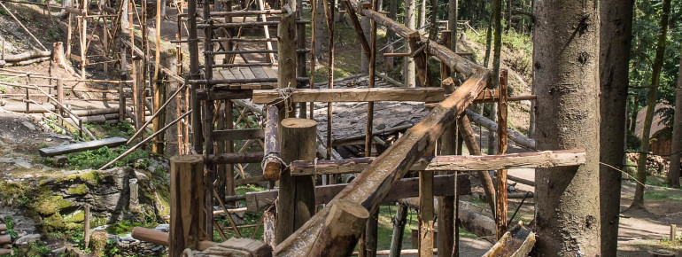 Für die Wasserversorgung wurde eine aufwendige Holzkonstruktion geschaffen.