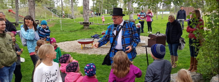 Auf dem Abenteuerspielplatz können die Kleinen sich richtig austoben.