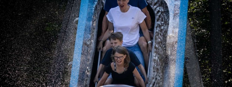Die Wildwasserbahn sorgt gleichzeitig für Adrenalinkick und angenehme Abkühlung.