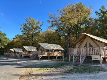 Der neu eröffnete GlampinkPark bietet mit SafariLodges die perfekte Gelegenheit für einen Kurzurlaub.