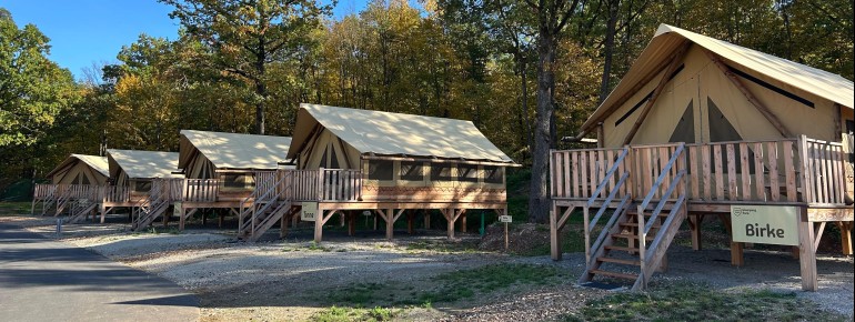 Der neu eröffnete GlampinkPark bietet mit SafariLodges die perfekte Gelegenheit für einen Kurzurlaub.