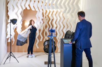 Das Ernst Leitz Museum bietet Besuchern viele Möglichkeiten sich selbst auszuprobieren, wie hier beispielsweise bei einem Selbstportrait.