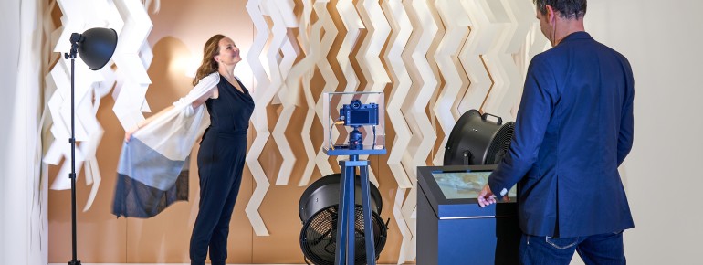 Das Ernst Leitz Museum bietet Besuchern viele Möglichkeiten sich selbst auszuprobieren, wie hier beispielsweise bei einem Selbstportrait.