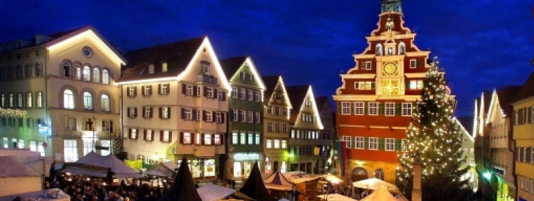 Direkt vor dem Alten Rathaus findet zur Adventszeit der Esslinger Mittelaltermarkt & Weihnachtsmarkt statt.