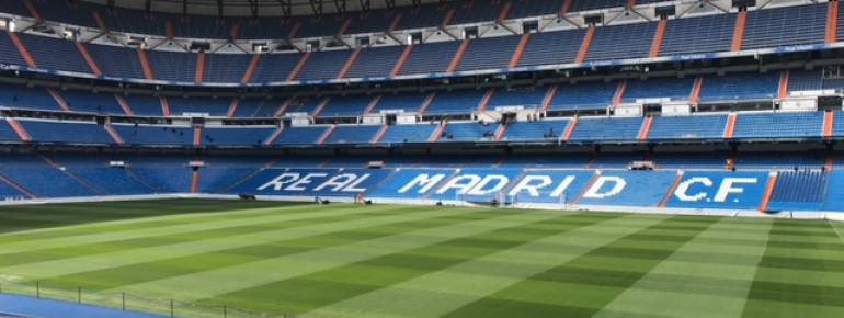 Das Estadio Santiago Bernabéu ist ein Fußballstadion im Stadtbezirk Chamartín der spanischen Hauptstadt Madrid.