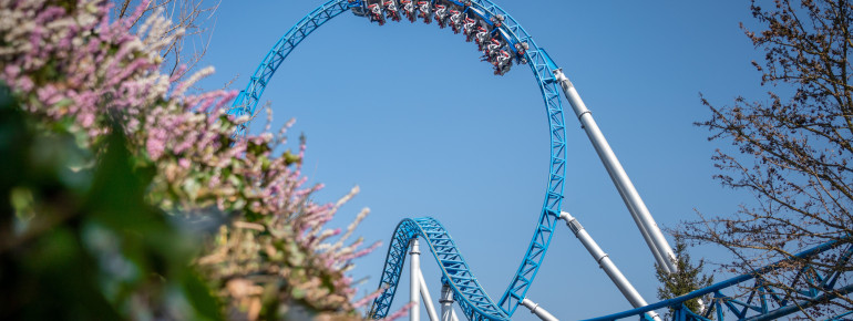 Im Isländischen Bereich steht der Megacoaster Blue Fire.