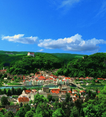 Blick auf Riedenburg und die Schlossanlage