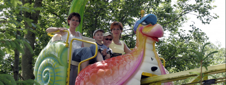 Mit der Monorail Schneckenbahn kann man die Welt der Zwerge erkundschaften.