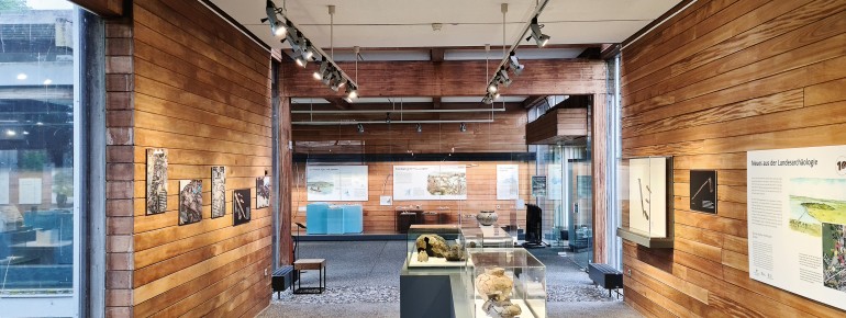 Originalfunde, Modelle und multimediale Elemente veranschaulichen 15.000 Jahre Leben am Federsee.