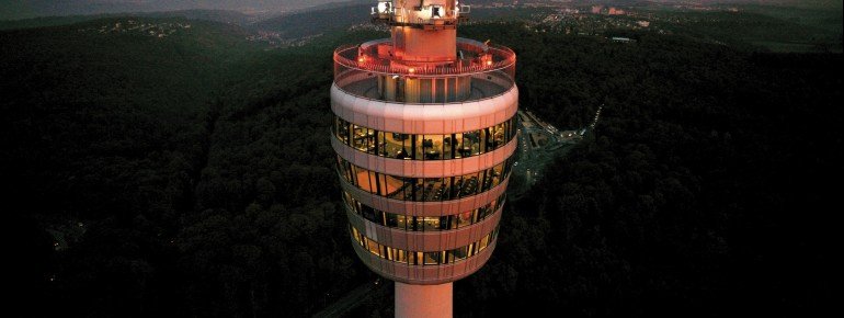 Der Fernsehturm Stuttgart bietet eindrucksvolle Panoramabllicke über die Stadt und das Umland.
