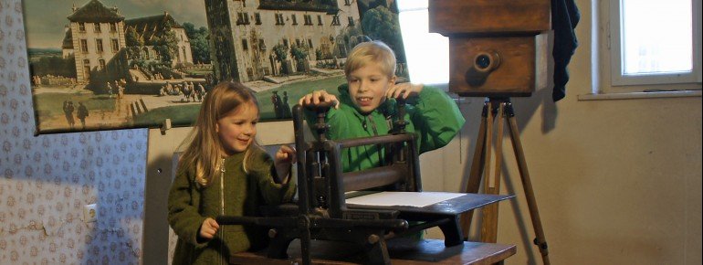 In verschiedenen Ausstellungen, Führungen und Ferienveranstaltungen entdecken die Kinder die Festung auf dem Königstein.