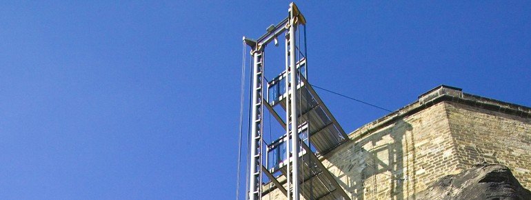 Der Panoramaaufzug ermöglicht dir einen guten Überblick über das Festungsgelände.