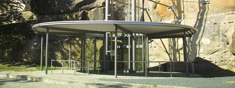 Der Panoramaaufzug ermöglicht dir einen guten Überblick über das Festungsgelände.