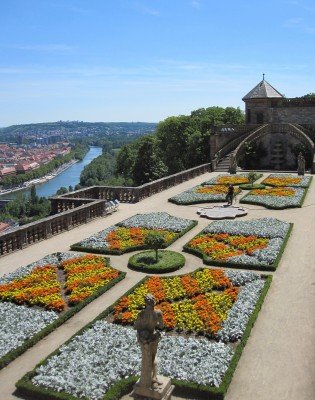 Der Fürstengarten mit Blick auf Würzburg.