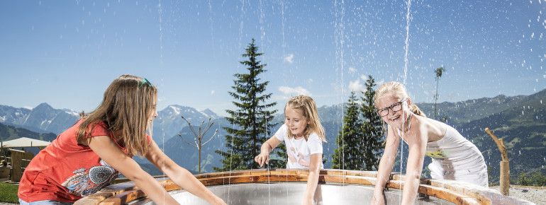 Der Wasserspielbereich auf der Rosenalm ist an heißen Sommertagen eine willkommene Abkühlung und so besonders beliebt.