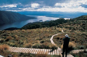 Wanderer können den Fiordland-Nationalpark auf dem Kepler Track erkunden.