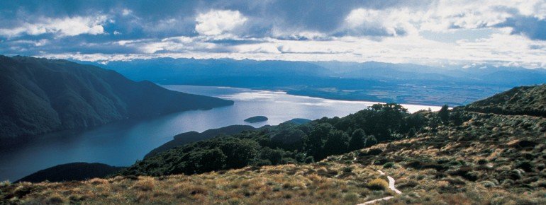 Wanderer können den Fiordland-Nationalpark auf dem Kepler Track erkunden.