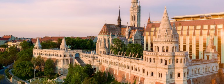Die Fischerbastei thront über Buda und bietet einen der schönsten Ausblicke über Budapest.