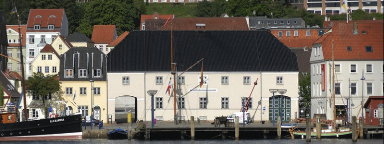 Das Schifffahrtsmuseum befindet sich im historischen Hafen von Flensburg.