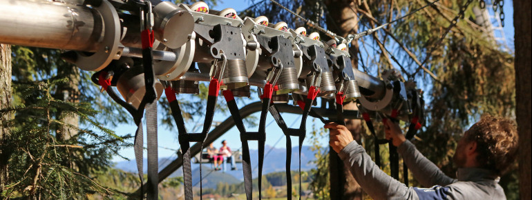 Eine entgleisungssichere Schlittenführung gewährleistet eine sichere Kurvenlage.