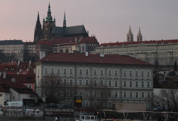 Das Museum liegt auf der Prager Kleinseite, unweit von Karlsbrücke und Prager Burg.