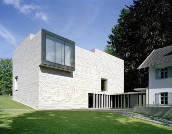 Die äußere Erscheinung des Franz Marc Museums wird auch "White Cube" genannt.