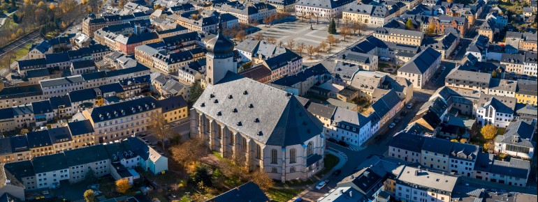 Die Goldene Pforte, die Silbermannorgeln und die kurfürstliche Grablege machen den Dom zum kulturellen Wahrzeichen der Silberstadt Freiberg.