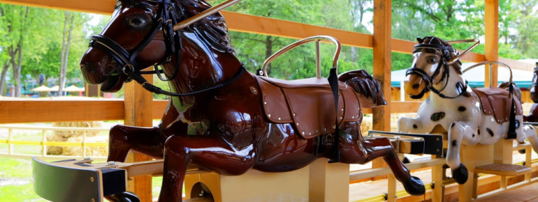 Der Ponyhof in der Themenwelt Tukis ist eine von mehr als 100 Attraktionen im Freizeitpark.