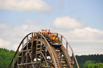 El Toro im Freizeitpark Plohn ist die höchste und wildeste Holzachterbahn Ostdeutschlands.