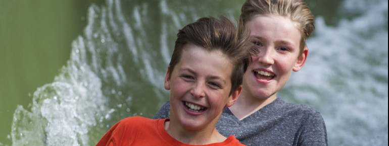 Auf den Längsbooten können Kinder ab acht Jahren zu zweit rutschen.
