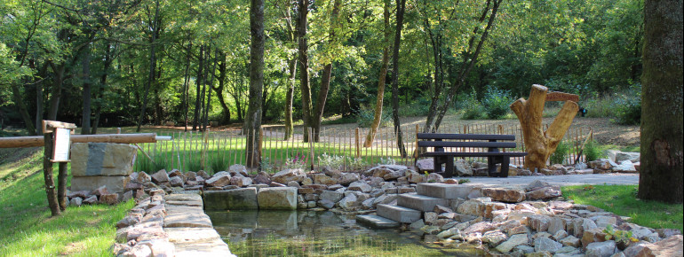 Eine kühle Erfrischung an heißen Sommertagen: Das Wassertretbecken.