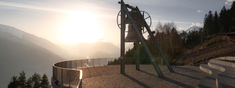 Friedensglocke am Abend