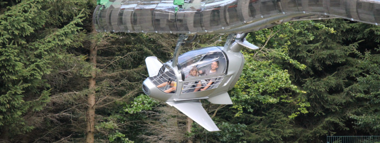 Auf der Wie-Flyer fliegst du bis bis zu 40 km/h durch die Luft.