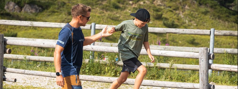 Im Motorik-Parcours der FunSportStation Penken ist Geschick gefragt.