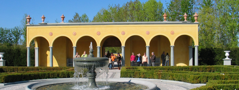 Die Gärten der Welt, im Nordosten Berlins gelegen, bilden ein einzigartiges Zentrum traditioneller und zeitgenössischer internationaler Garten- und Landschaftskunst.