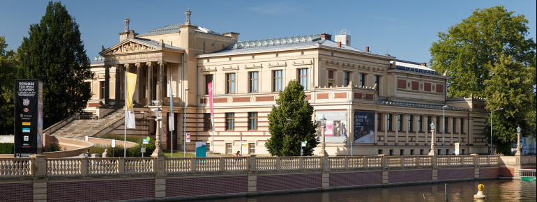 In der Galerie findest du eine Spitzenkollektion niederländischer Malerei, darüberhinaus Gemälde vom 16. bis 21. Jahrhundert sowie kunsthandwerkliche und graphische Werke.