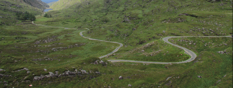 Die Passstraße ist sehr eng und kurvenreich.