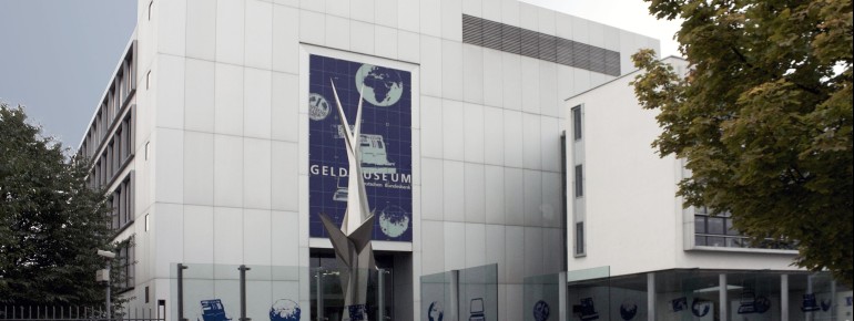 Das Geldmuseum befindet sich im selben Gebäude wie die Zentralbibliothek der Deutschen Bundesbank