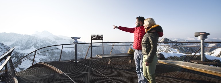 Gratis Fernrohr auf der Aussichtsplattform TOP OF TYROL.