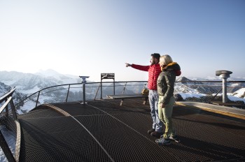 Gratis Fernrohr auf der Aussichtsplattform TOP OF TYROL.