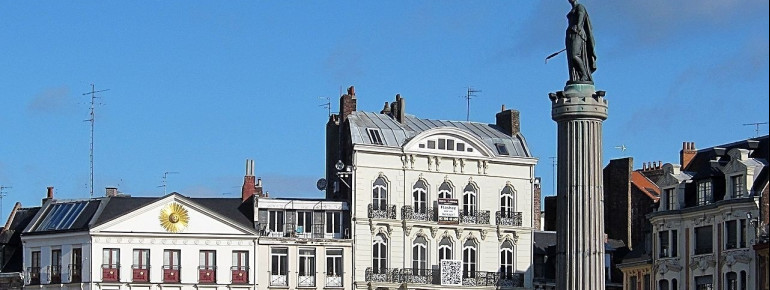 Die Colonne de la Déesse auf dem Platz