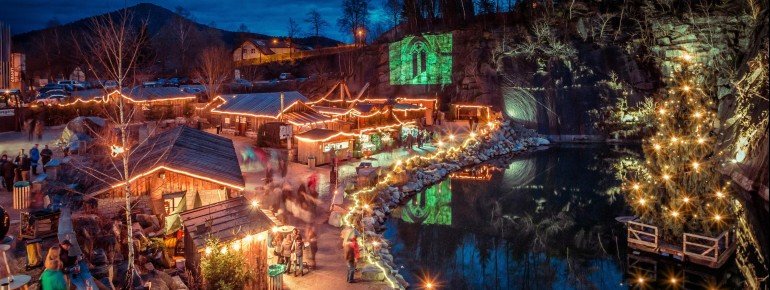 Abends ist die Granitweihnacht ein beeindruckendes Lichtermeer.