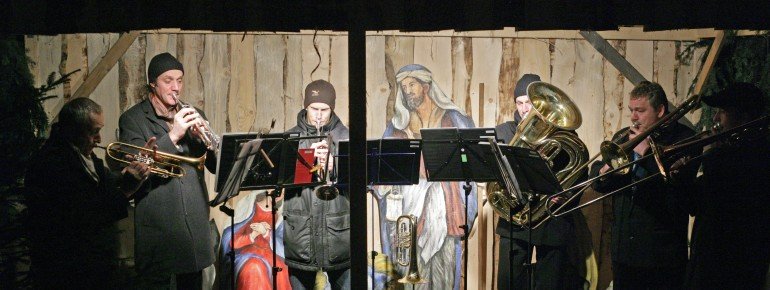 Auch Musiker treten im Laufe des Advents immer wieder im Stoabruch auf.