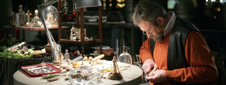 Handwerkern kann man bei der Arbeit über die Schulter schauen.