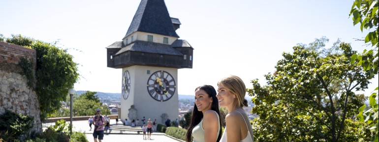 Der Uhrturm zieht jedes Jahr viele Touristen an.