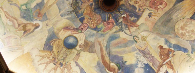 Das Deckengemälde in der Eingangshalle