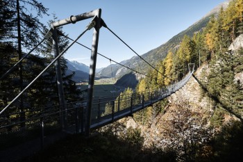 Über 220 Meter schwebt man hoch über dem Talboden.