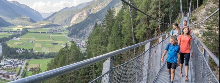 Die Hängebrücke ist ganzjährig begehbar.