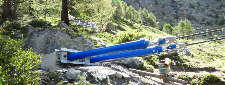 Die Tragseile tragen ein Gewicht von 8 Tonnen. Die Seile haben einen Durchmesser von 53mm.